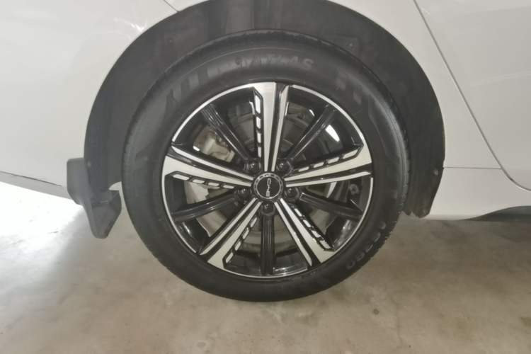 Used BYD Destroyer 05 2022 DM-i 55KM Prestige Model Right Rear Wheel Hub