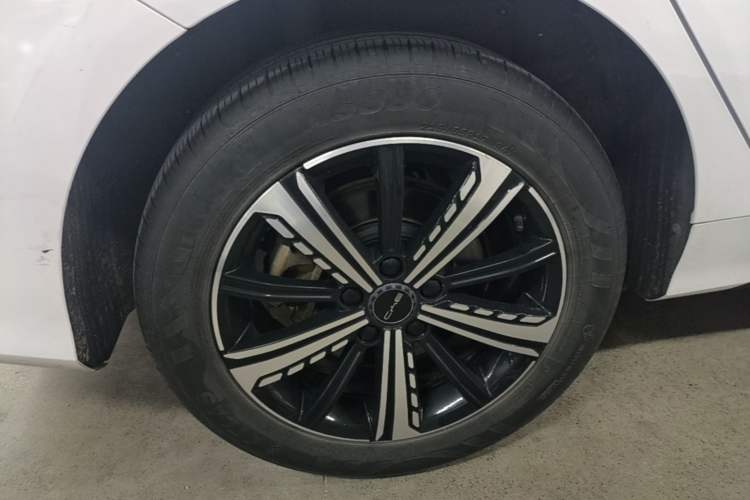 Used BYD Destroyer 05 2022 DM-i 120KM Flagship Model Right Rear Wheel Hub