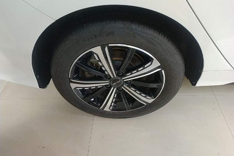 Used BYD Destroyer 05 2022 DM-i 55KM Prestige Model Right Rear Wheel Hub
