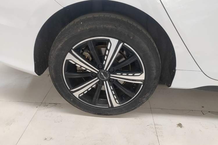 Used BYD Destroyer 05 2022 DM-i 120KM Flagship Model Right Rear Wheel Hub