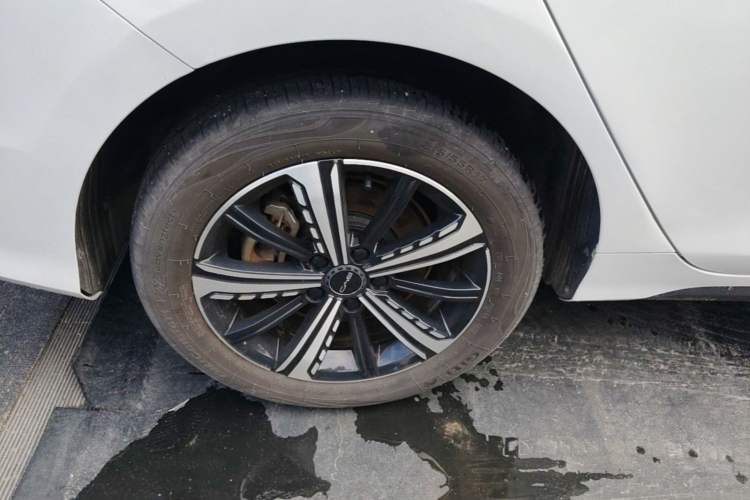 Used BYD Destroyer 05 2022 DM-i 55KM Prestige Model Right Rear Wheel Hub