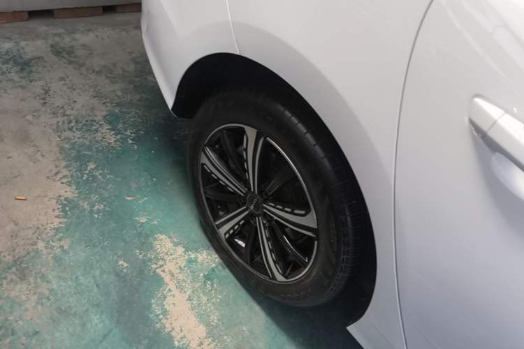 Used BYD Destroyer 05 2022 DM-i 120KM Prestige Model Right Rear Wheel Hub