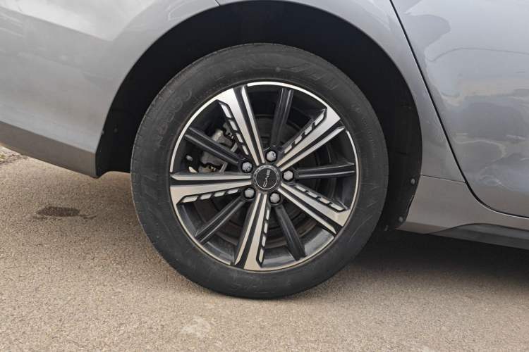 Used BYD Destroyer 05 2022 DM-i 120KM Flagship Model Right Rear Wheel Hub