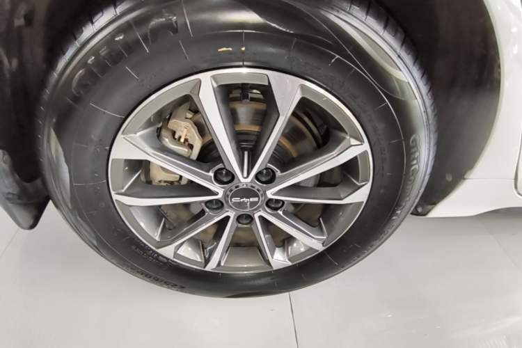 Used BYD Destroyer 05 2022 DM-i 55KM Comfort Model Right Rear Wheel Hub