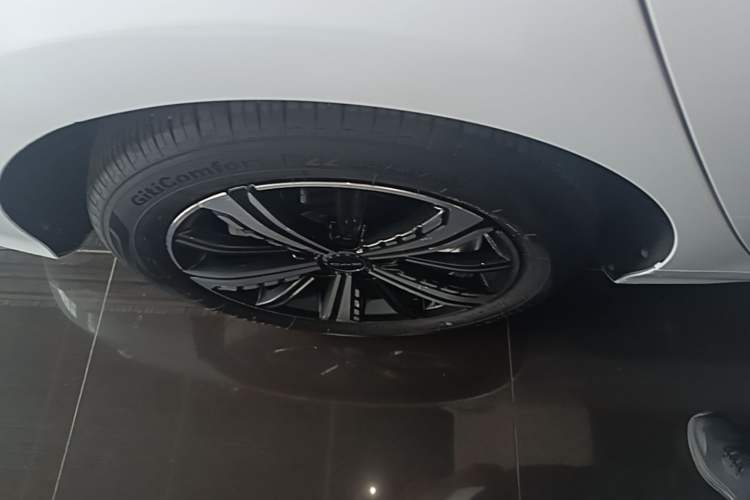 Used BYD Destroyer 05 2022 DM-i 120KM Prestige Model Right Rear Wheel Hub