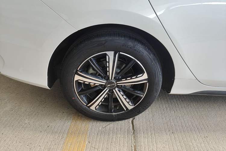 Used BYD Destroyer 05 2022 DM-i 55KM Prestige Model Right Rear Wheel Hub