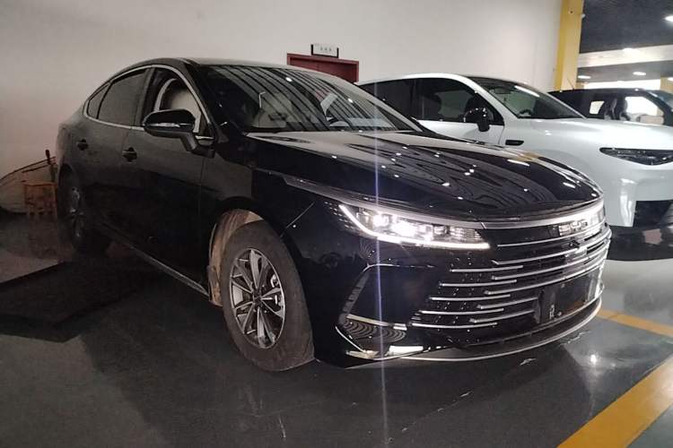 Used BYD Destroyer 05 2023 Champion Edition DM-i 55KM Luxury Model Front Right 45 Deg