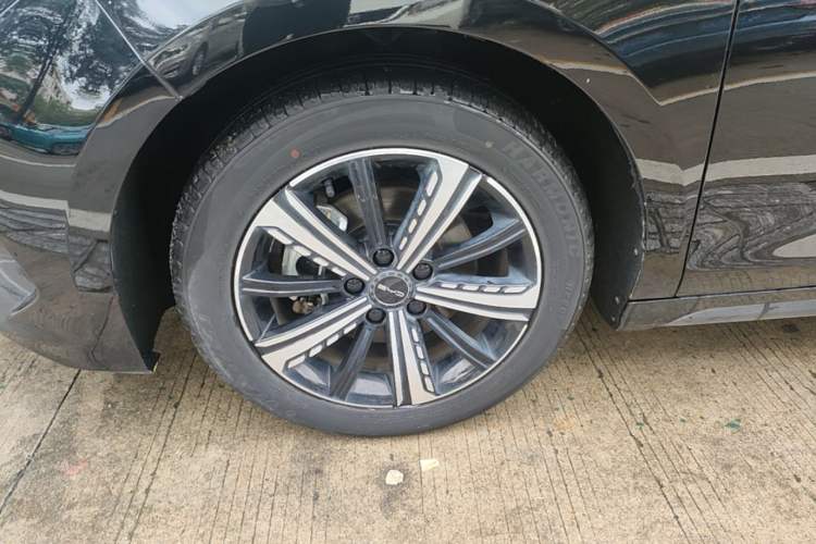 Used BYD Destroyer 05 2023 Champion Edition DM-i 120KM Prestige Model Left Front Wheel Hub