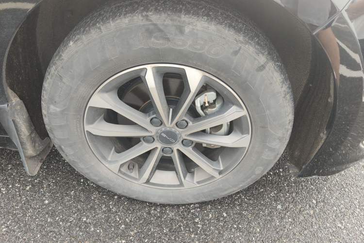 Used BYD Destroyer 05 2023 Champion Edition DM-i 55KM Luxury Model Right Front Wheel Hub