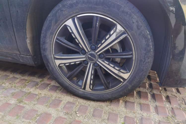 Used BYD Destroyer 05 2023 Champion Edition DM-i 120KM Prestige Model Right Front Wheel Hub