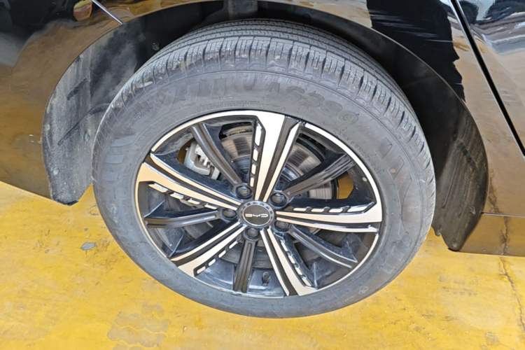 Used BYD Destroyer 05 2023 Champion Edition DM-i 120KM Prestige Model Right Rear Wheel Hub