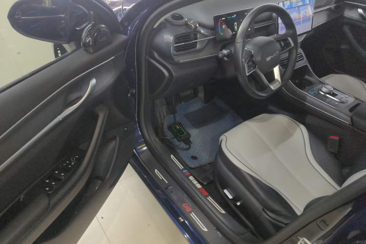 Used BYD Destroyer 05 2023 Champion Edition DM-i 120KM Prestige Model Driver Seat