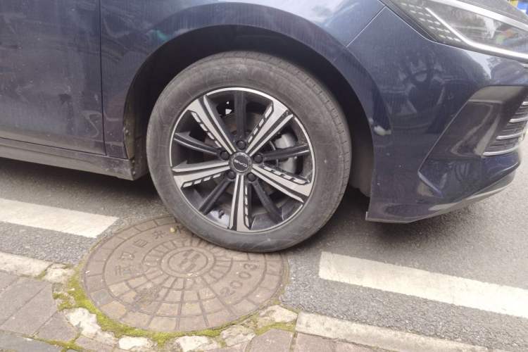 Used BYD Destroyer 05 2023 Champion Edition DM-i 120KM Luxury Model Right Front Wheel Hub