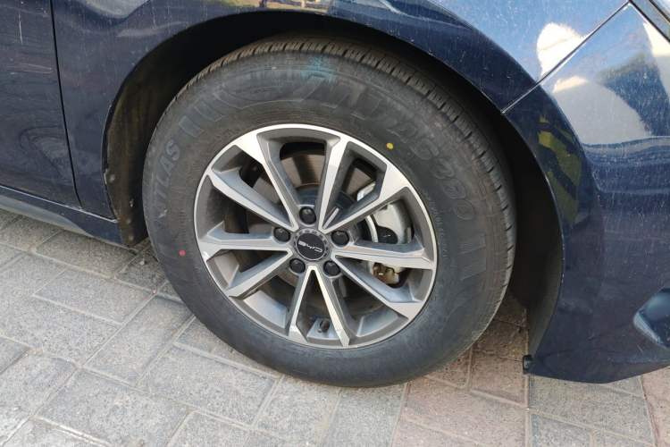 Used BYD Destroyer 05 2023 Champion Edition DM-i 55KM Luxury Model Right Front Wheel Hub