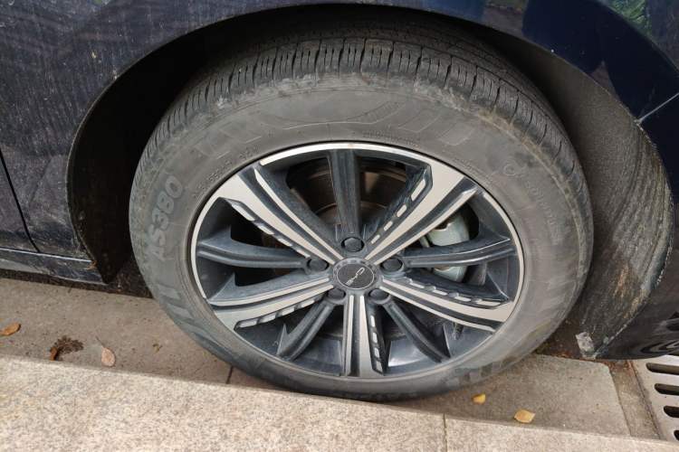Used BYD Destroyer 05 2023 Champion Edition DM-i 120KM Prestige Model Right Front Wheel Hub