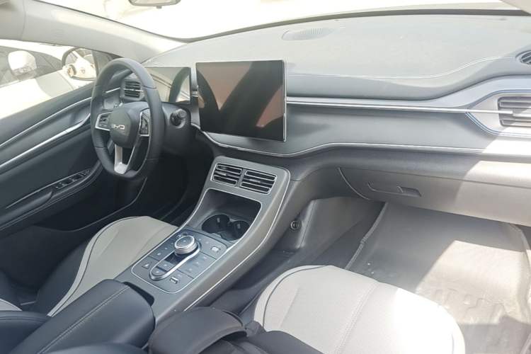 Used BYD Destroyer 05 2023 Champion Edition DM-i 55KM Luxury Model Center Console