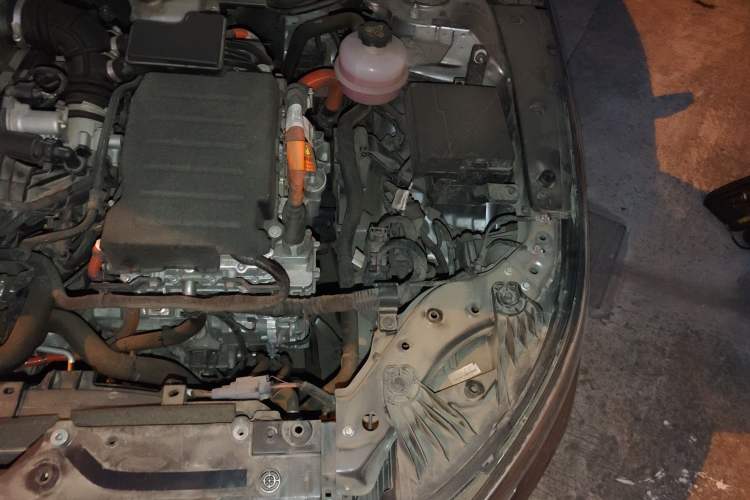 Used BYD Destroyer 05 2023 Champion Edition DM-i 120KM Prestige Model Engine Bay Left