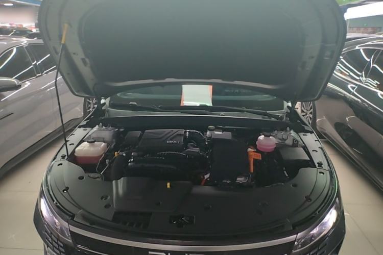 Used BYD Destroyer 05 2023 Champion Edition DM-i 120KM Luxury Model Engine Bay