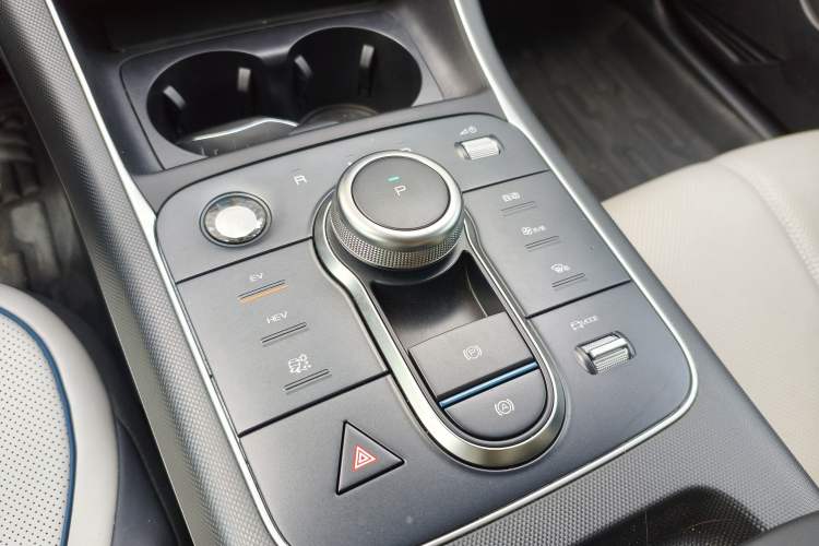 Used BYD Destroyer 05 2023 Champion Edition DM-i 120KM Prestige Model Gear Lever