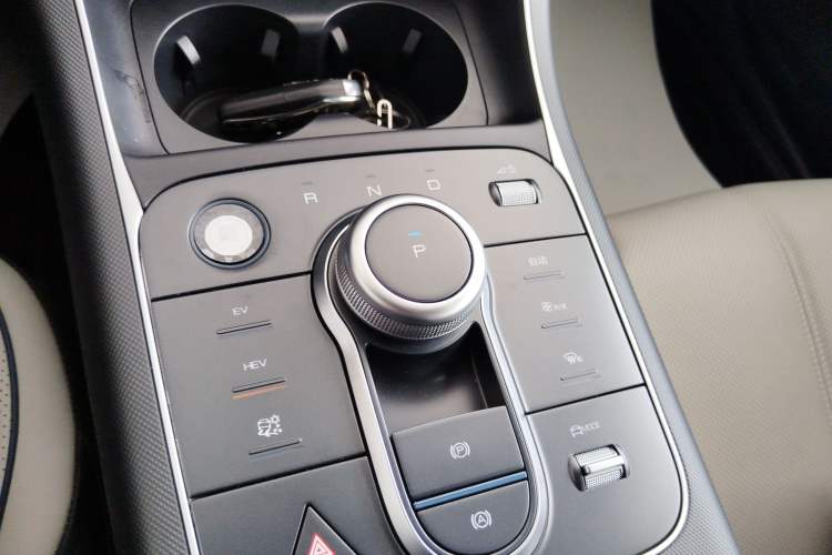 Used BYD Destroyer 05 2023 Champion Edition DM-i 120KM Luxury Model Gear Lever