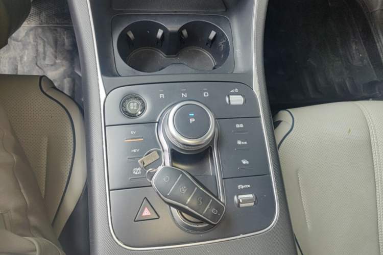 Used BYD Destroyer 05 2023 Champion Edition DM-i 120KM Prestige Model Gear Lever