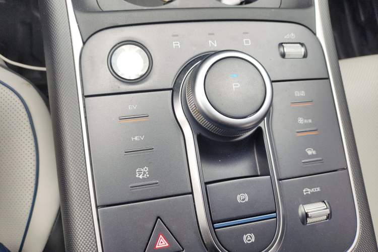 Used BYD Destroyer 05 2023 Champion Edition DM-i 120KM Prestige Model Gear Lever