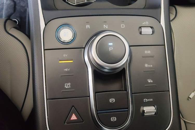Used BYD Destroyer 05 2023 Champion Edition DM-i 120KM Prestige Model Gear Lever