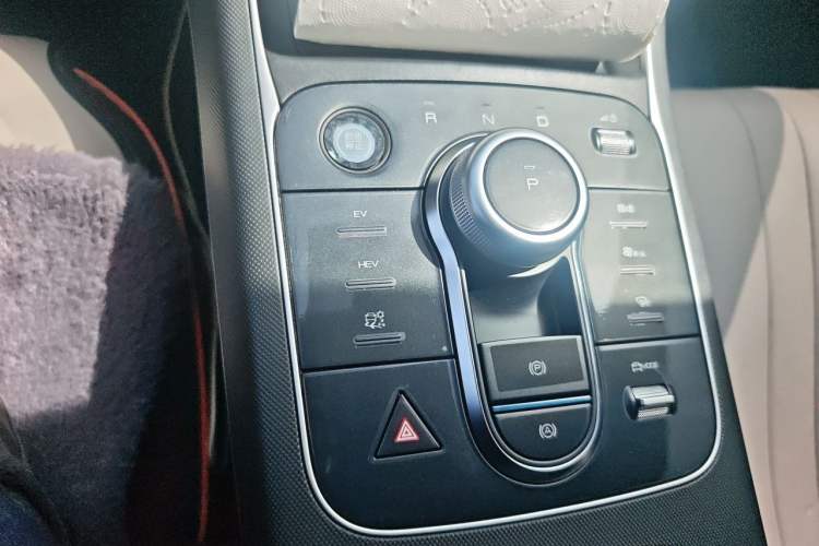 Used BYD Destroyer 05 2023 Champion Edition DM-i 120KM Prestige Model Gear Lever