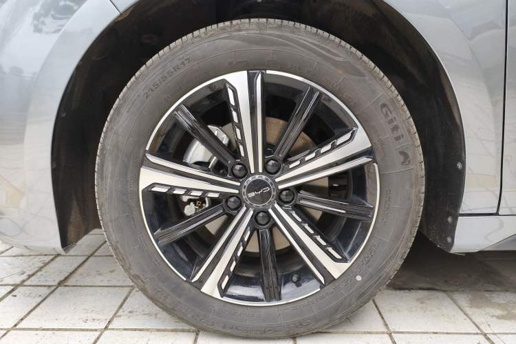 Used BYD Destroyer 05 2023 Champion Edition DM-i 120KM Prestige Model Left Front Wheel Hub