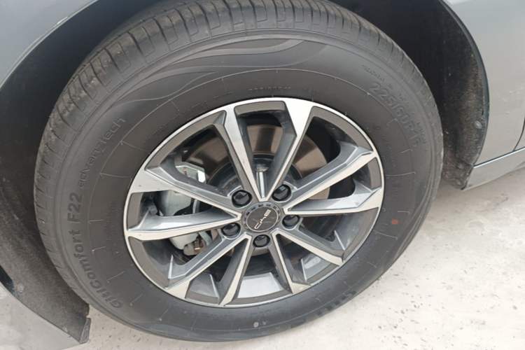 Used BYD Destroyer 05 2023 Champion Edition DM-i 55KM Prestige Model Left Front Wheel Hub
