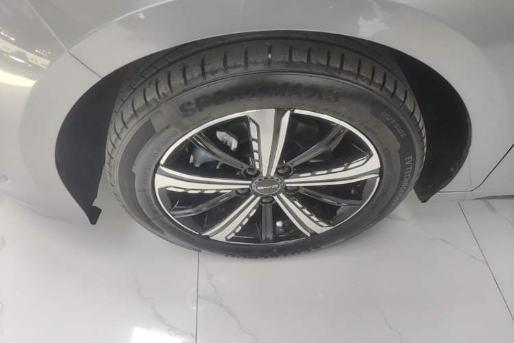 Used BYD Destroyer 05 2023 Champion Edition DM-i 120KM Luxury Model Left Front Wheel Hub