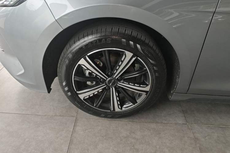 Used BYD Destroyer 05 2023 Champion Edition DM-i 120KM Prestige Model Left Front Wheel Hub