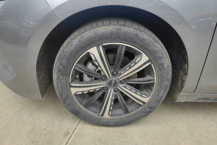 Used BYD Destroyer 05 2023 Champion Edition DM-i 120KM Prestige Model Left Front Wheel Hub