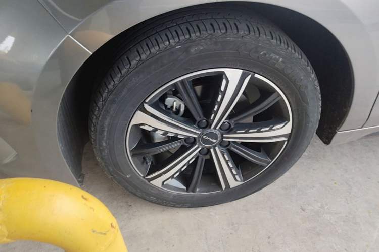 Used BYD Destroyer 05 2023 Champion Edition DM-i 120KM Prestige Model Left Front Wheel Hub
