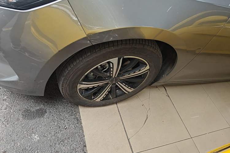 Used BYD Destroyer 05 2023 Champion Edition DM-i 120KM Prestige Model Left Front Wheel Hub