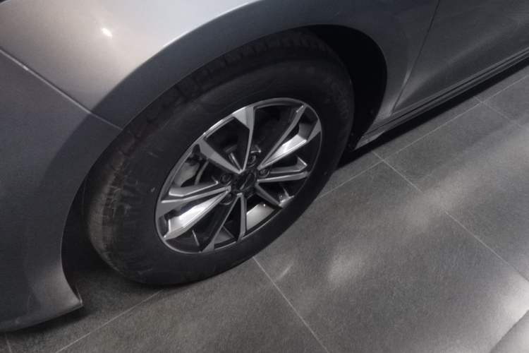 Used BYD Destroyer 05 2023 Champion Edition DM-i 55KM Prestige Model Left Front Wheel Hub