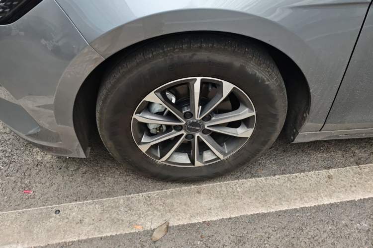 Used BYD Destroyer 05 2023 Champion Edition DM-i 55KM Luxury Model Left Front Wheel Hub