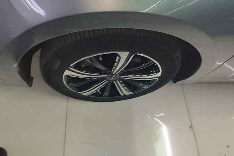Used BYD Destroyer 05 2023 Champion Edition DM-i 120KM Luxury Model Left Front Wheel Hub