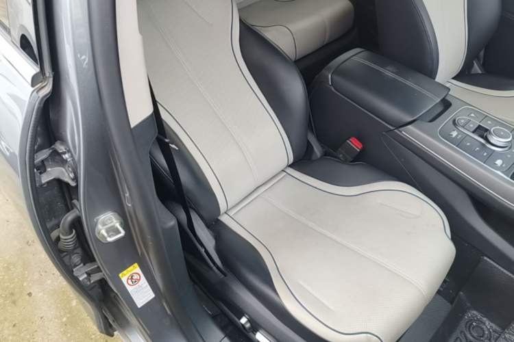 Used BYD Destroyer 05 2023 Champion Edition DM-i 120KM Prestige Model Right Front Seat