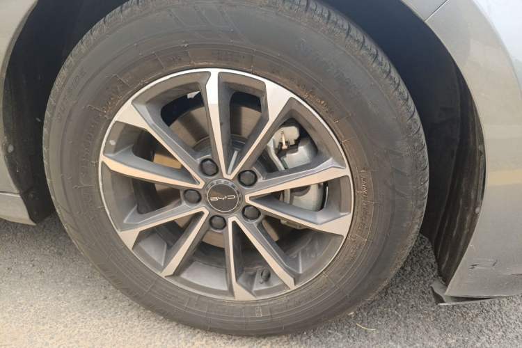 Used BYD Destroyer 05 2023 Champion Edition DM-i 55KM Luxury Model Right Front Wheel Hub
