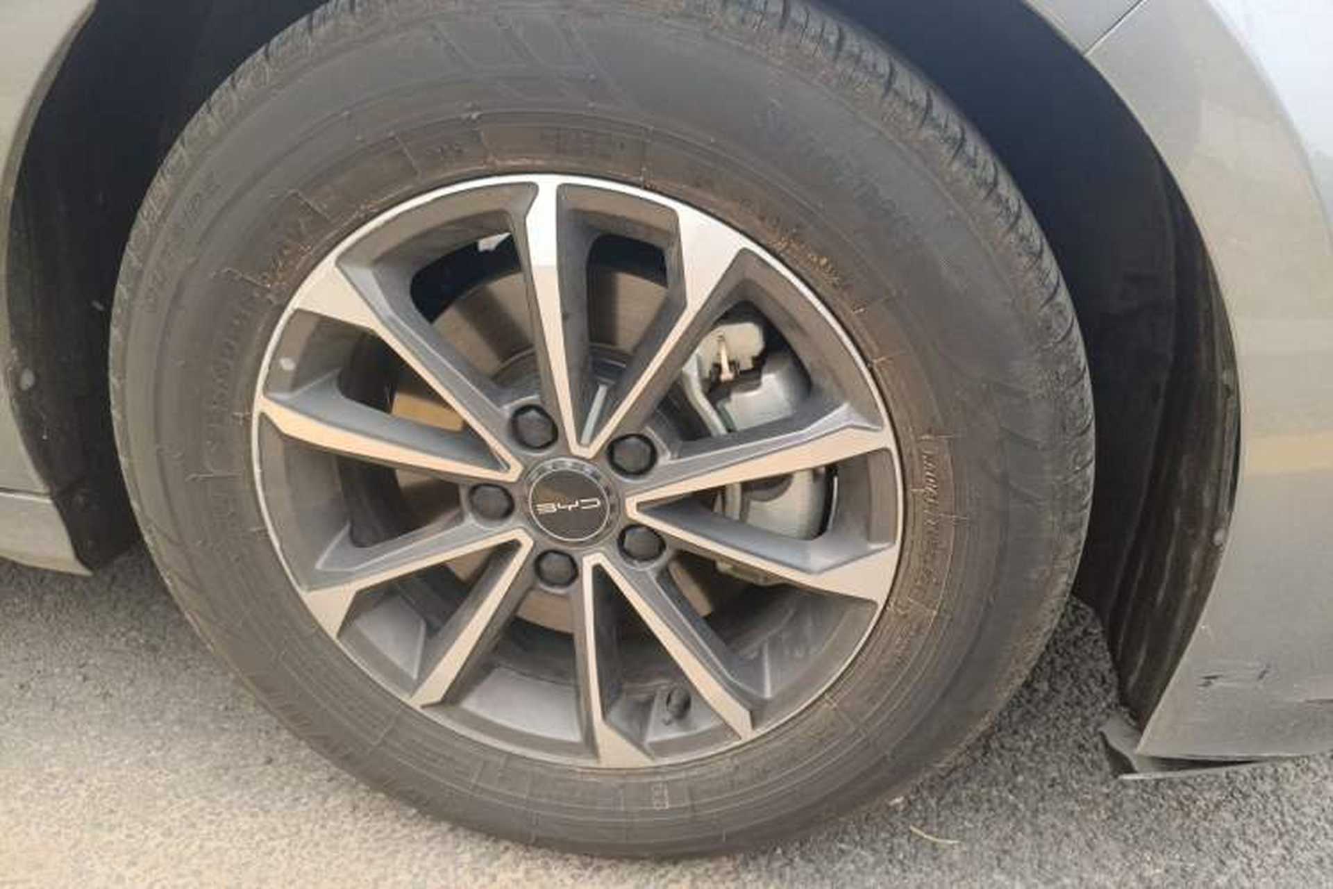 Used BYD Destroyer 05 2023 Champion Edition DM-i 55KM Luxury Model Right Front Wheel Hub