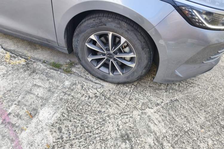 Used BYD Destroyer 05 2023 Champion Edition DM-i 55KM Luxury Model Right Front Wheel Hub