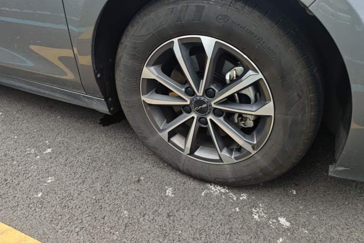 Used BYD Destroyer 05 2023 Champion Edition DM-i 55KM Luxury Model Right Front Wheel Hub