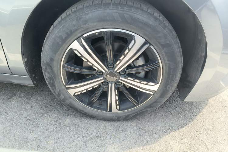 Used BYD Destroyer 05 2023 Champion Edition DM-i 120KM Prestige Model Right Front Wheel Hub