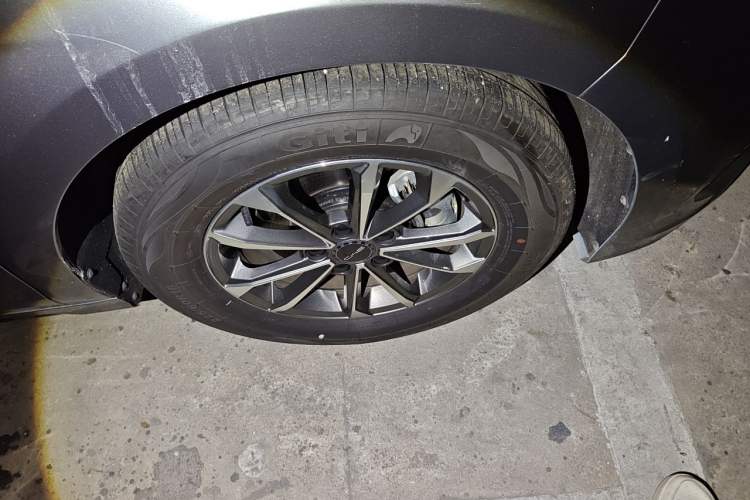 Used BYD Destroyer 05 2023 Champion Edition DM-i 55KM Luxury Model Right Front Wheel Hub