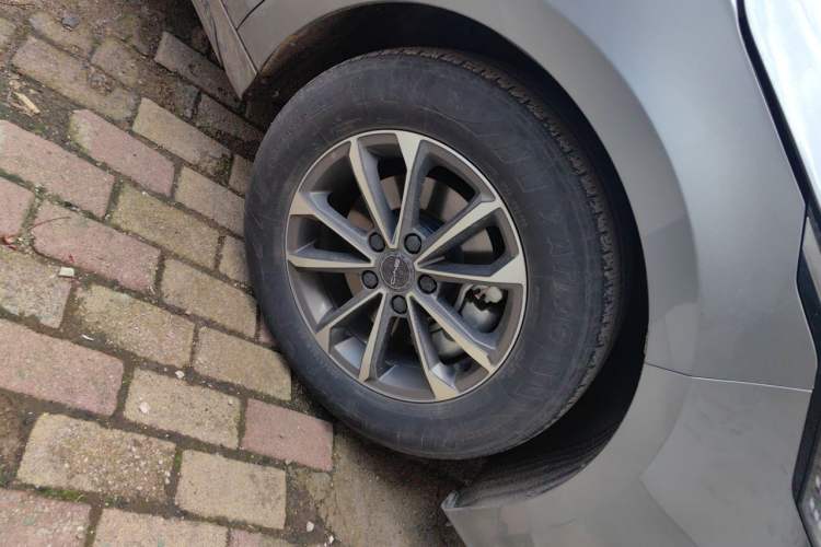 Used BYD Destroyer 05 2023 Champion Edition DM-i 55KM Luxury Model Right Front Wheel Hub
