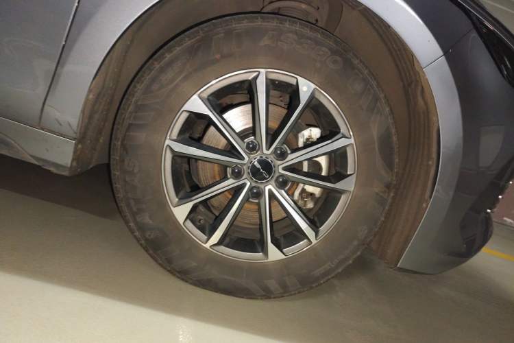Used BYD Destroyer 05 2023 Champion Edition DM-i 55KM Luxury Model Right Front Wheel Hub