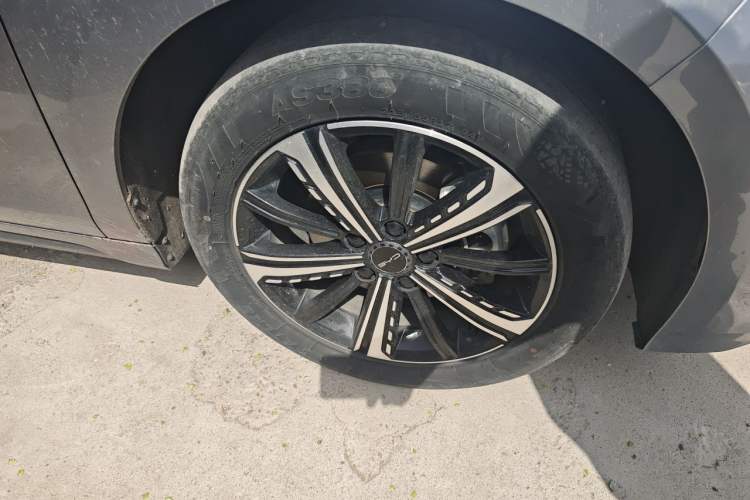 Used BYD Destroyer 05 2023 Champion Edition DM-i 120KM Prestige Model Right Front Wheel Hub