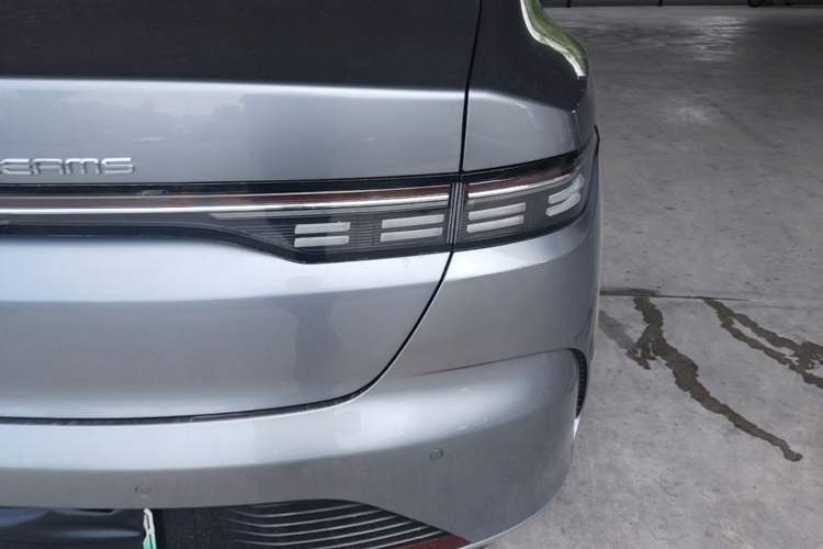 Used BYD Destroyer 05 2023 Champion Edition DM-i 120KM Prestige Model Right Rear Taillight