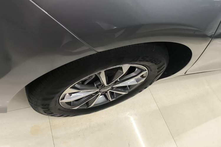 Used BYD Destroyer 05 2023 Champion Edition DM-i 55KM Luxury Model Right Rear Wheel Hub